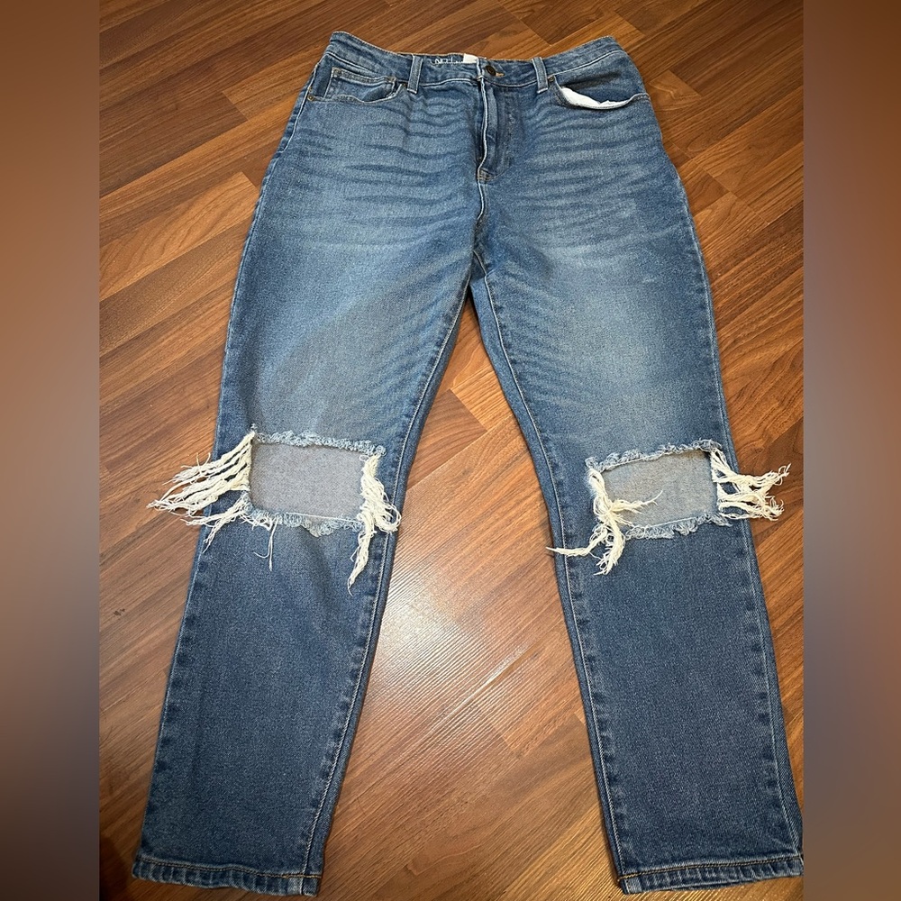 Distressed ankle jeans